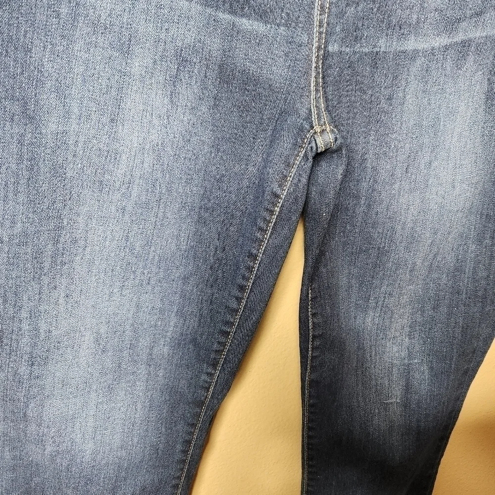 Judy Blue Huntington Mid Rise Relaxed Fit Dark Wash Chewed Hem Jeans-Size 31